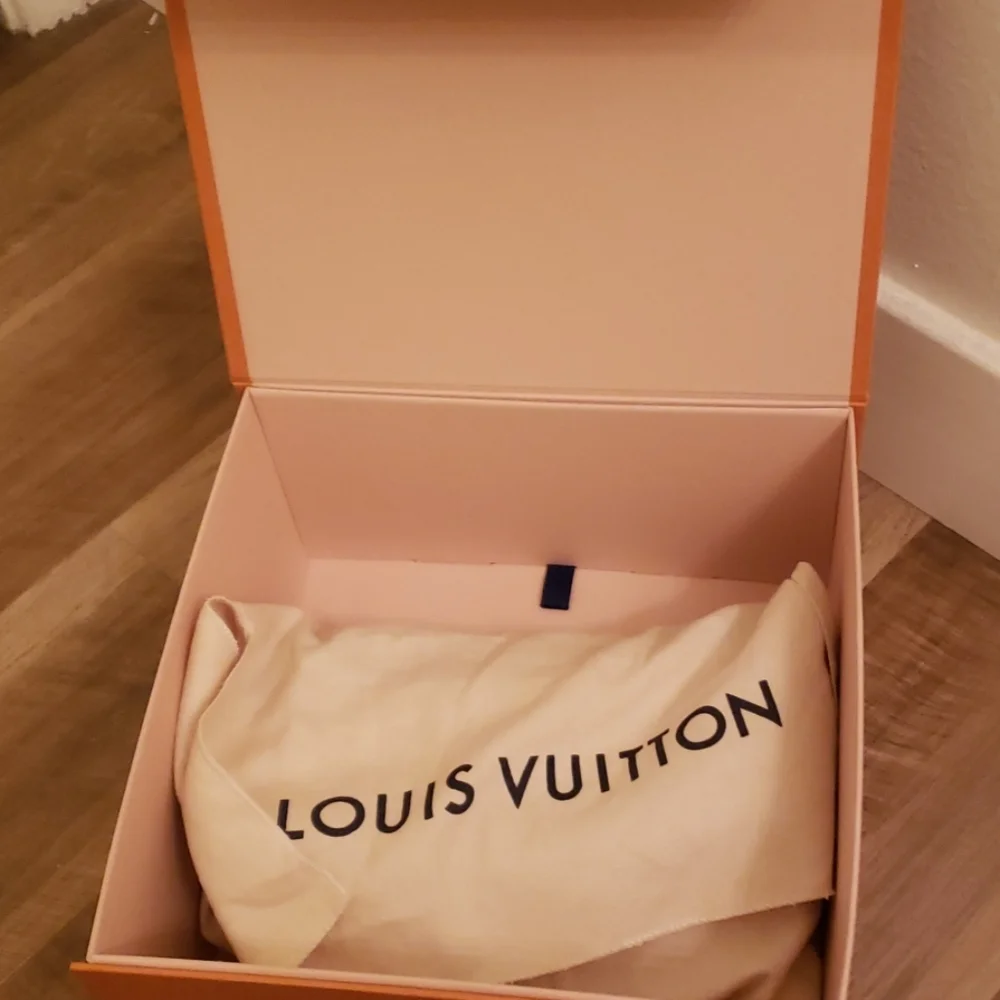 Louis Vuitton Favorite PM Monogram Canvas Crossbody Clutch NWT w/ Box Dust Bag